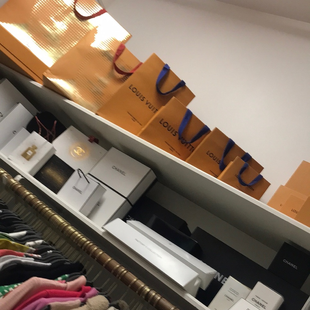 Chanel Crossbody/Makeup Bag ❣️🖤🤍